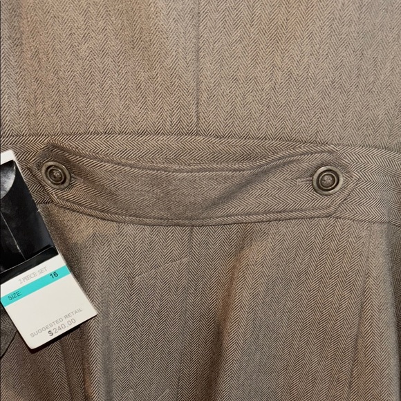 Larry Levine NWT size 16 women’s size large two piece suits and sepeperates - Picture 8 of 11